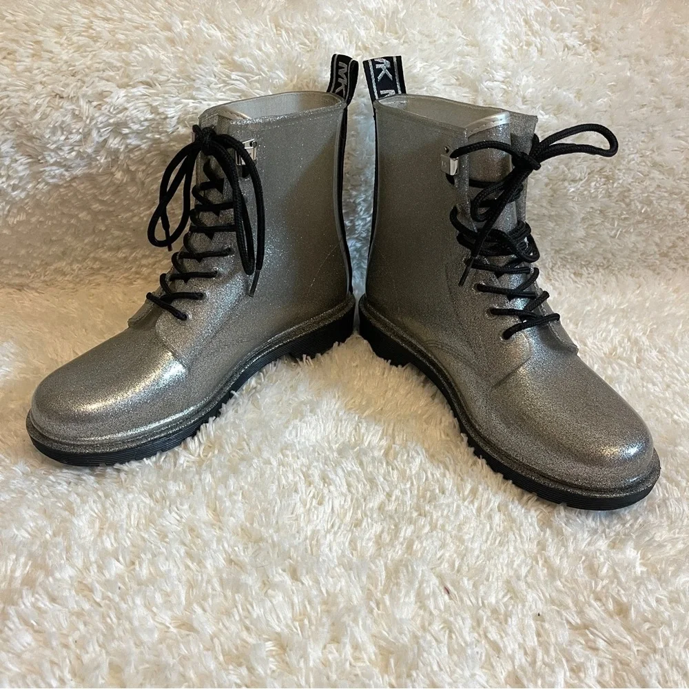 Michael Kors Tavie Flat Rain Bootie Silver Lace-up Rubber Booties - size 9 - Picture 1 of 10